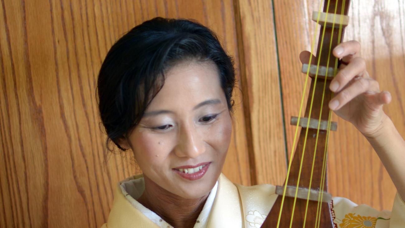 A Biwa performance from the Tale of Heike